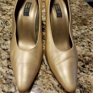Larry Stuart 11 pumps gold vintage 80s
